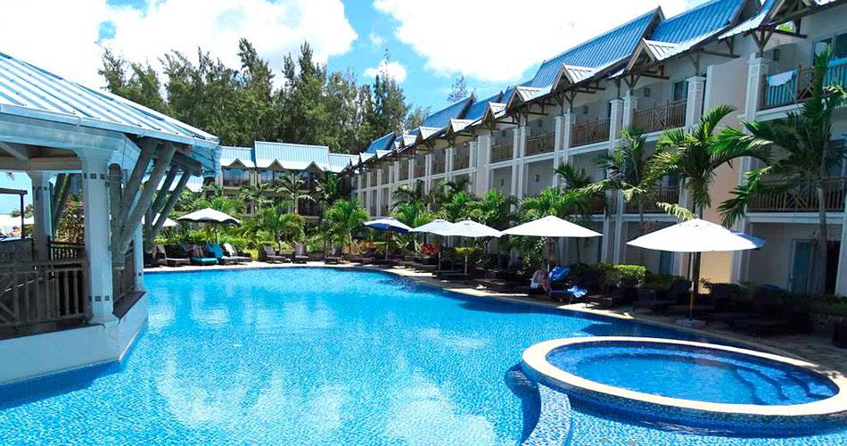 Pearle-Beach-Resort-and-Spa-POOL