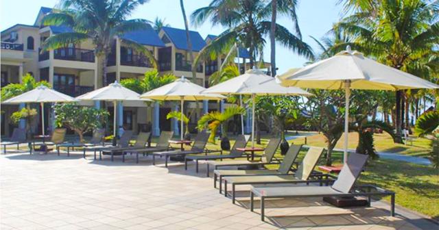 Jalsa-Beach-Hotel-Spa-SUNBEDS