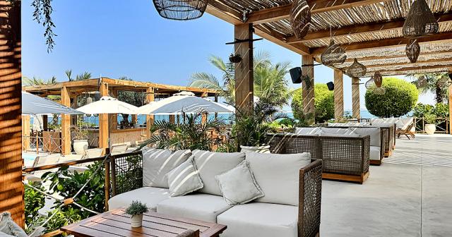 Movenpick-Resort-Marjan-Island-OUTDOR-TERRACE-2023-02