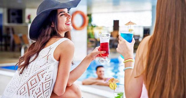 Mercure-Dubai-Barsha-POOL-BAR
