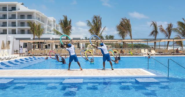 Riu-Sri-Lanka-ACTIVITY-IN-POOL