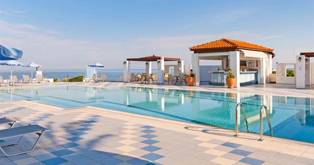 Creta-Royal-POOL-BAR-01