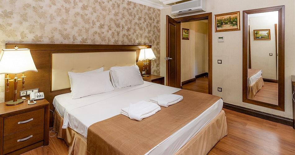 Latanya-Park-Resort-ROOM-02