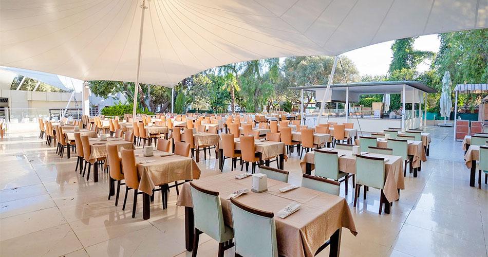 Latanya-Park-Resort-RESTAURANT-01