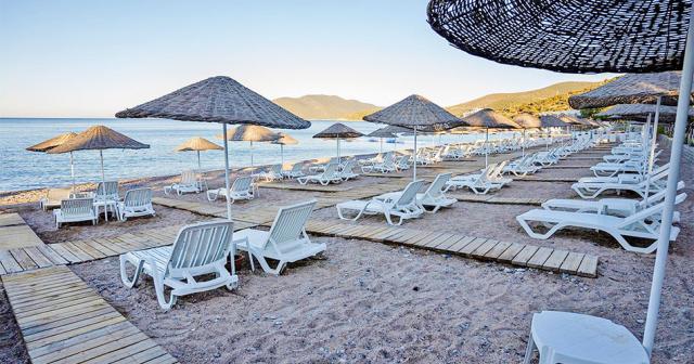 Latanya-Park-Resort-BEACH-01