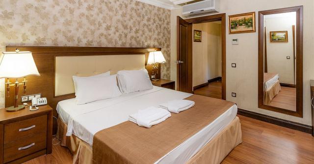 Latanya-Park-Resort-ROOM-02