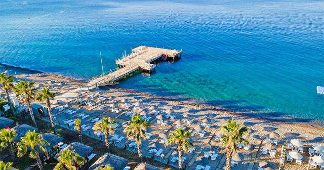 Latanya-Park-Resort-BEACH-02
