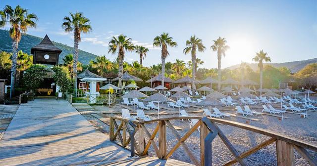 Latanya-Park-Resort-BEACH-03