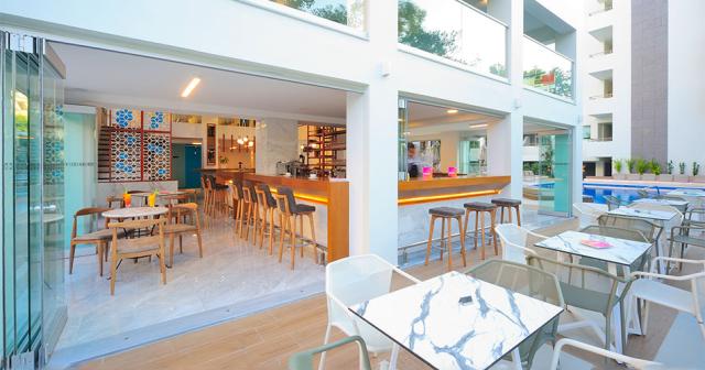 Atrium-Ambiance-BAR
