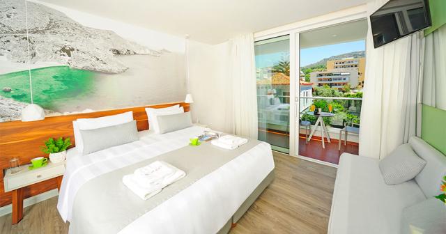 Atrium-Ambiance-DELUXE-ROOM