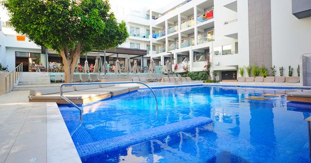Atrium-Ambiance-POOL-02