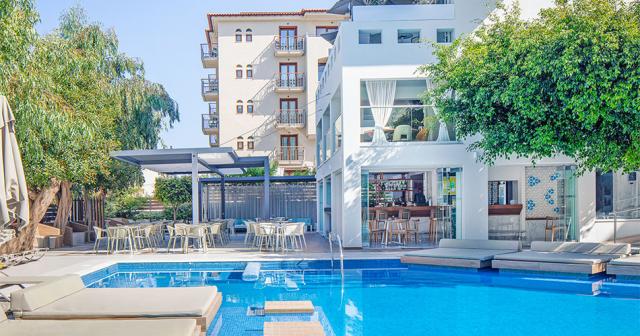 Atrium-Ambiance-POOL-AREA