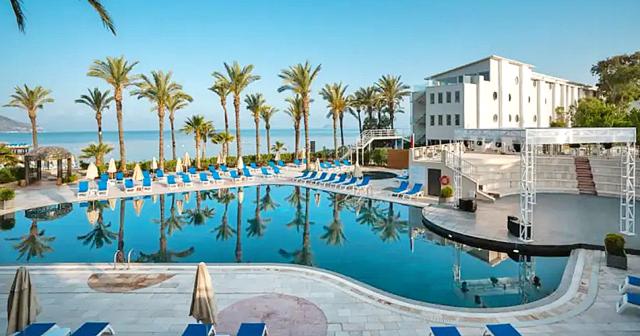 Arin-Resort-POOL