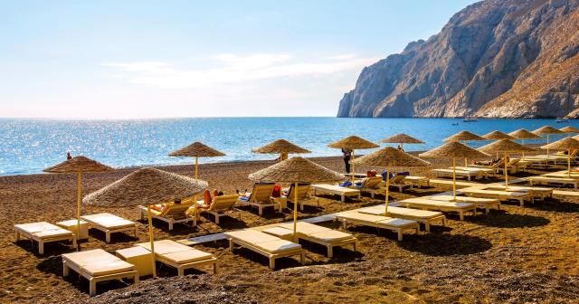 Kamari-Beach-03