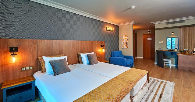 Sentido-Bellevue-SUPERIOR-ROOM-SIDE-SEA-VIEW-02