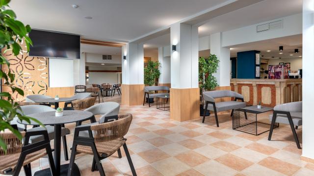 Sentido-Bellevue-NEW-2024-LOBBY-BAR