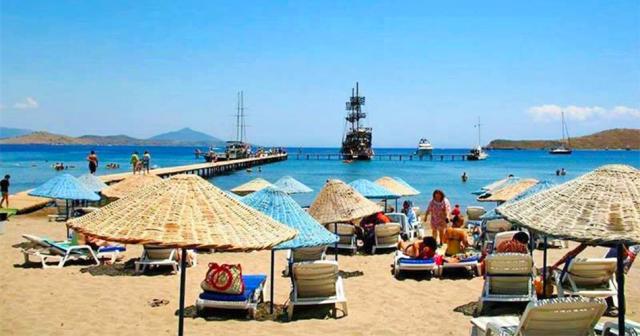 Kriss-2023-BEACH-01