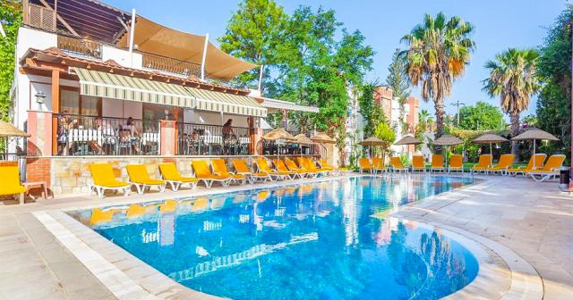 Kriss-2023-POOL