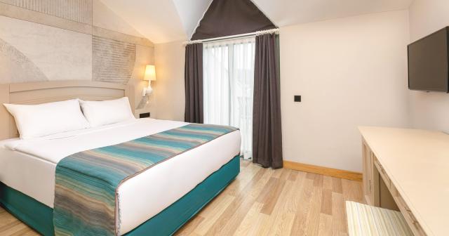 Sherwood-Kemer-Resort-2025-FAMILY-ROOM-02