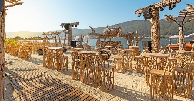 Titanic-Luxury-Collection-Bodrum-2023-CRAB-BEACH-BAR
