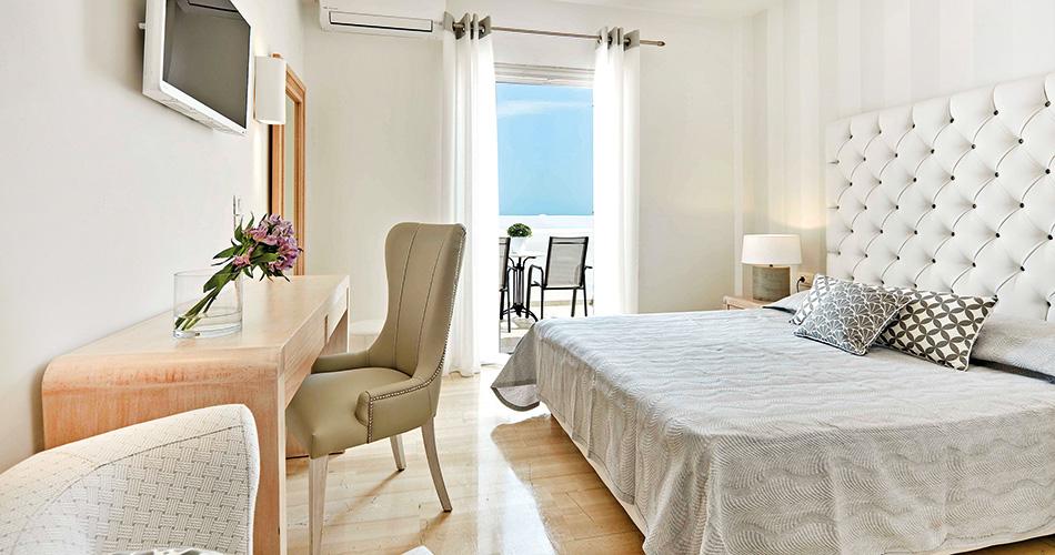 Santorini-Palace-ROOM