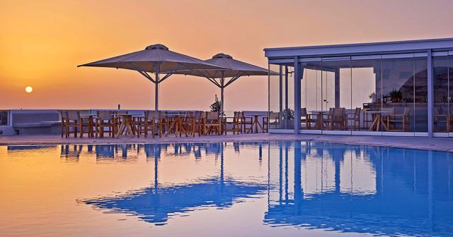 Santorini-Palace-POOL