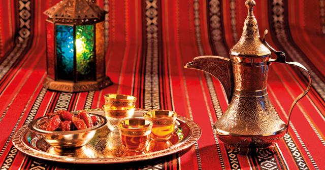 OMAN-OKRUH-04-Tea-and-Dates