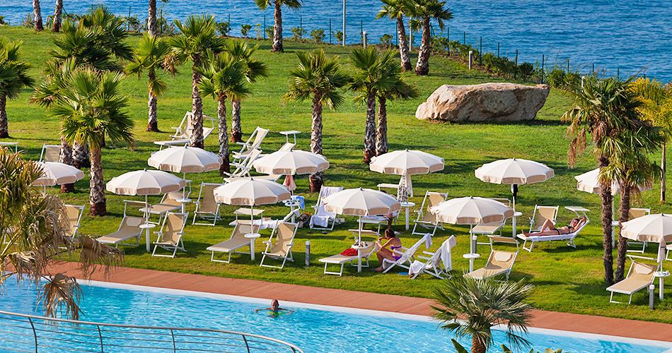Infinity-Resort-SUNBEDS