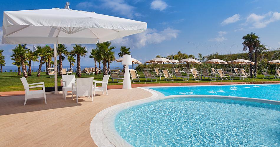 Infinity-Resort-POOLS