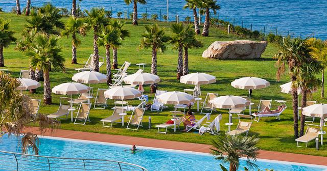 Infinity-Resort-SUNBEDS