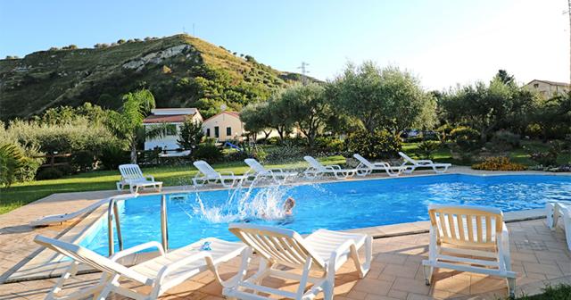 Villa-Garden-POOL