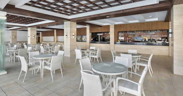 Dobedan-Beach-Resort-Comfort-POOL-BAR-2025