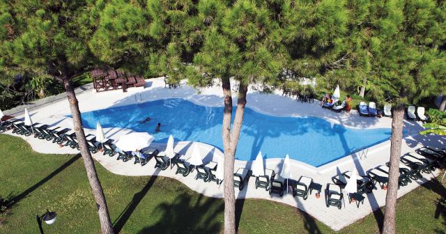 Dobedan-Exclusive-and-Spa-POOL-2025-04