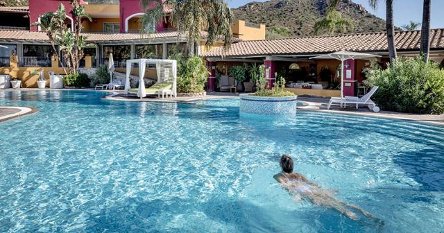 Cruccuris-Resort-POOL-04
