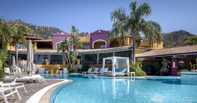 Cruccuris-Resort-POOL-08