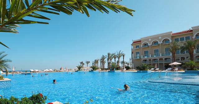 Premier-Le-Reve-Hotel-and-Spa-2023-POOL