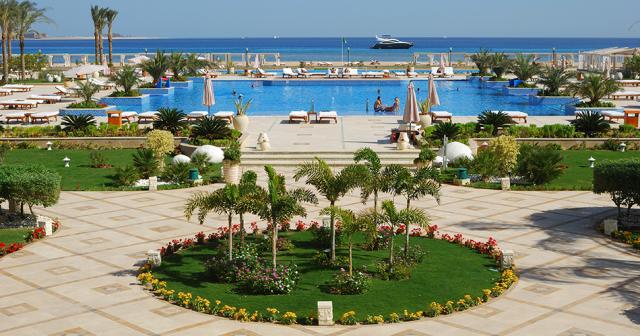 Premier-Le-Reve-Hotel-and-Spa-2023-POOL-01