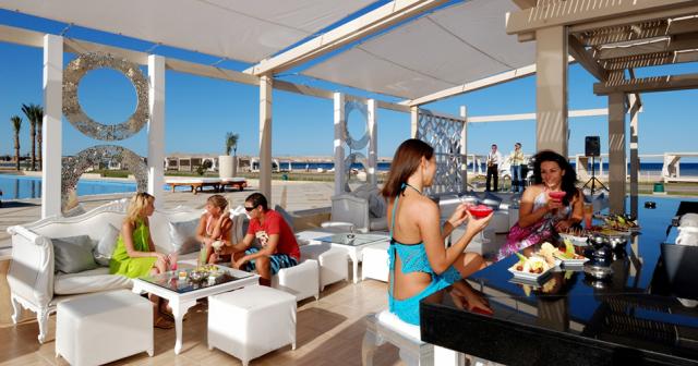 Premier-Le-Reve-Hotel-and-Spa-2023-BEACH-BAR