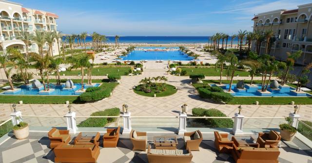 Premier-Le-Reve-Hotel-and-Spa-2023-POOL-02