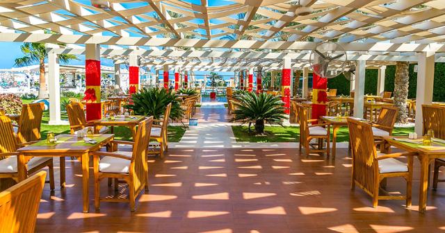 Premier-Le-Reve-Hotel-and-Spa-2023-POOL-RESTAURANT