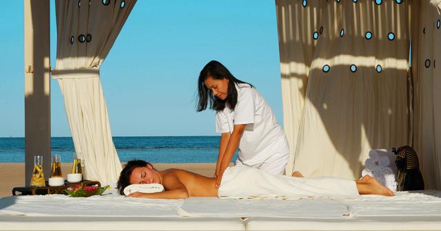 Premier-Le-Reve-Hotel-and-Spa-2023-BEACH-MASSAGE