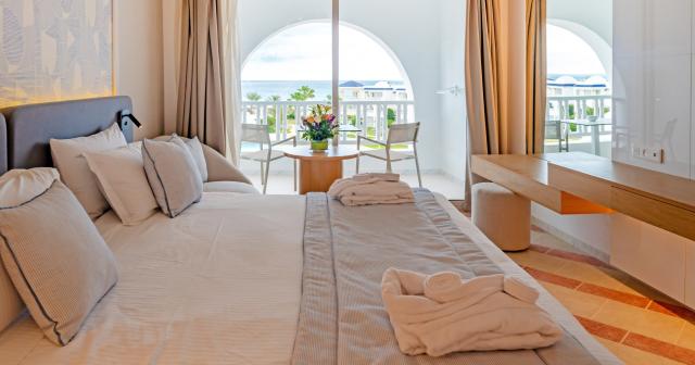 Royal-Tulip-Taj-Sultan-PREMIUM-ROOM-2025-02