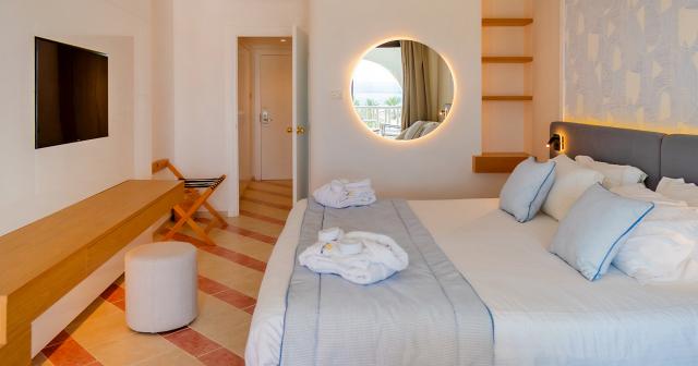 Royal-Tulip-Taj-Sultan-PREMIUM-ROOM-2025-03