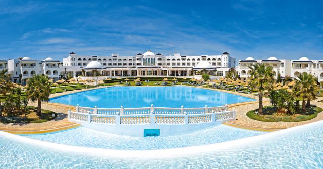 Royal-Tulip-Taj-Sultan-2025-02-HOTEL-POOL-01