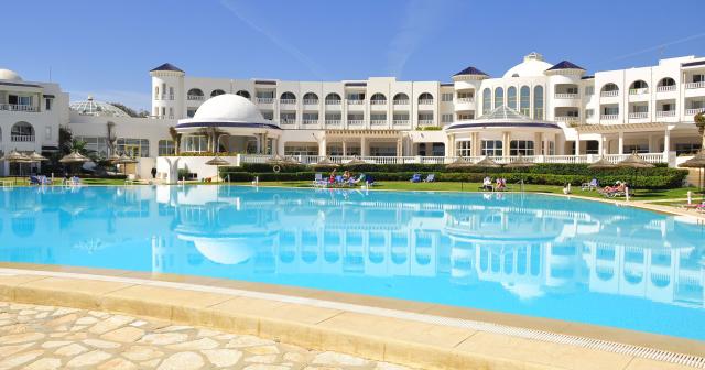 Royal-Tulip-Taj-Sultan-2025-02-POOL-03