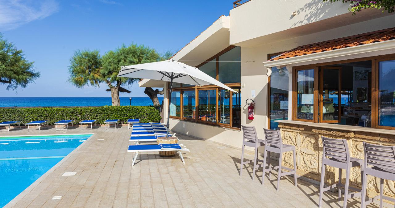 Villaggio-Hotel-Roller-Club-POOL-BAR-2024