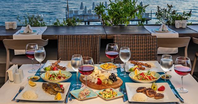 White-City-Beach-A-LA-CARTE-RESTAURANT-02