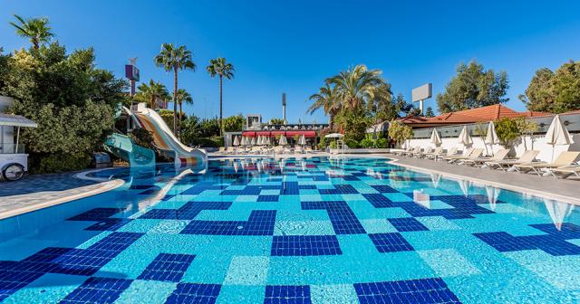 White-City-Beach-POOL-01