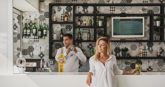 White-City-Beach-POOL-BAR