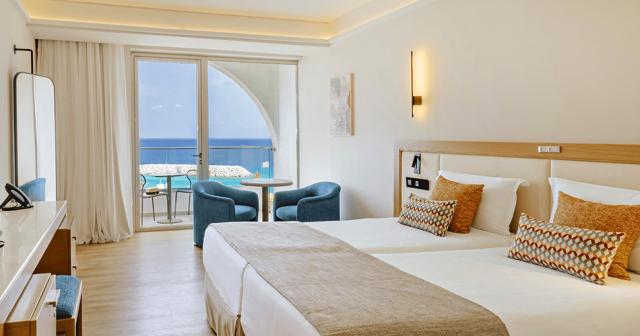 Golden-Coast-Beach-SUPERIOR-SEA-VIEW-ROOM